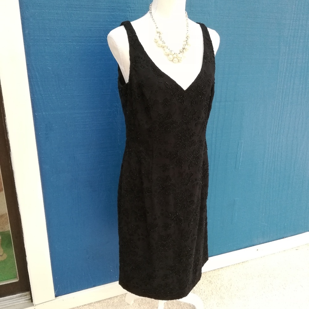 Carmen Marc Valvo Black Beaded V-Neck Cocktail Dress